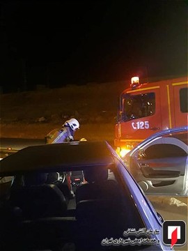 تصادف خودروی سواری با گاردیل در بزرگراه شهید فهمیده