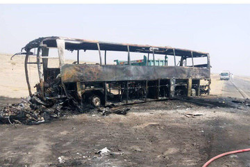 عکس | آتش گرفتن اتوبوس در تصادف مرگبار با پژو