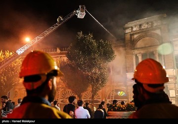آتش‌سوزی در میدان حسن‌آباد تهران