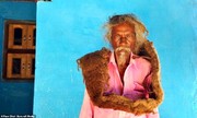 مردی که ۴۰ سال موهایش را نشسته!/ عکس