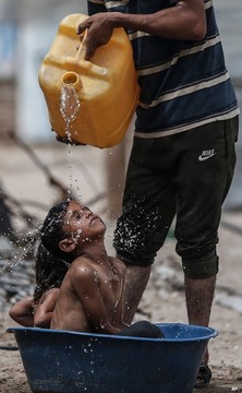 آب‌بازی کودکان فلسطینی