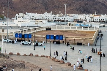 زیارت مقبره شهدای احد در مدینه