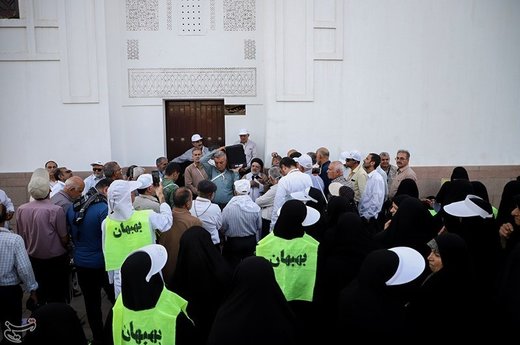 زیارت دوره زائران ایرانی در مسجد ذوقبلتین مدینه