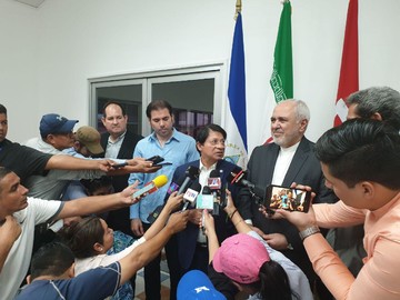 ظریف در جمع خبرنگاران از ۴۰ سالگی انقلاب نیکاراگوئه گفت