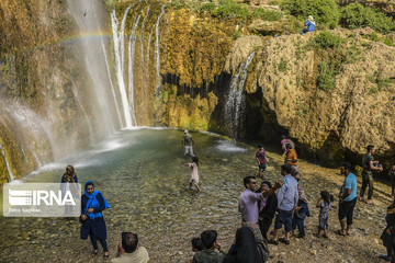 گردشگران در آبشار سمیرم