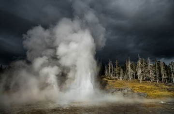 عکس | فوران چشمه آب گرم در عکس روز نشنال جئوگرافیک