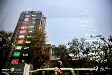 قیمت دلار، سرگردان در کانال‌های ۱۱ و ۱۲ هزار تومانی