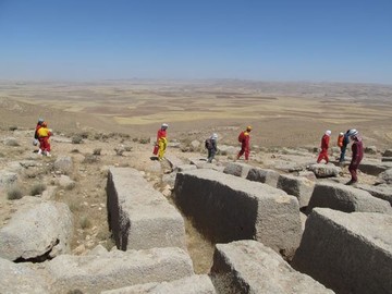 بازمانده  عجیب دست‎کنده‌های «فرهاد کوه‌کن» در غرب ایران
