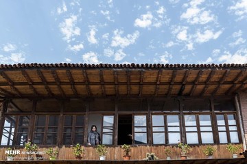 گردشگران تابستانی میهمان خانه میرزا کوچک خان جنگلی