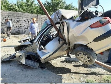 تیر چراغ برق، پژو ۲۰۶ یک پزشک را مچاله کرد/ عکس