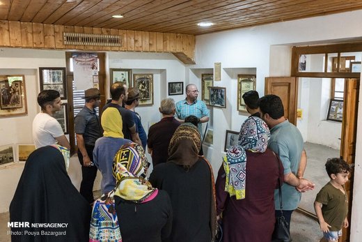 گردشگران تابستانی میهمان خانه میرزا کوچک خان جنگلی