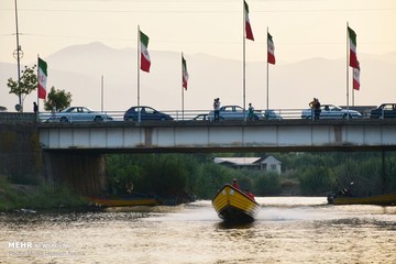 تفریح مسافران تابستانی در مرز دریایی آستارا