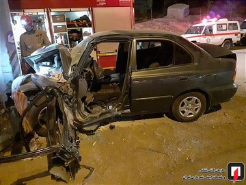 تصادف ورنا با پایه علائم راهنمایی و رانندگی در بزرگراه شهید فهمیده