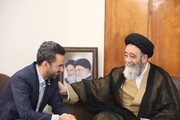 تصاویری جالب از دیدار آقای وزیر با امام جمعه‌ای که پست‌های اینستاگرامی را لایک می‌کند/ حاج‌ آقا خودش به پیامک‌های مردم پاسخ می‌دهد