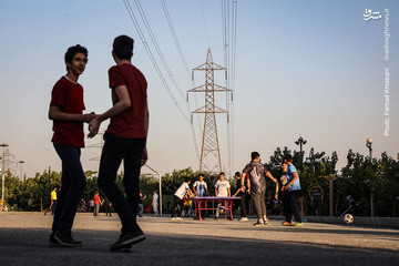 زندگی در مجاورت دکل‌های فشار قوی برق تهران