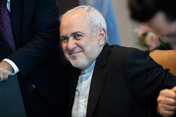 بیانیه جمعی از دیپلمات‌های ارشد ایران در محکومیت تحریم ظریف
