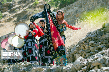 جشن چله تابستان در روستای زردوئی استان کرمانشاه