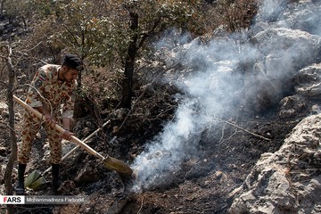 مهار آتش سوزی در کوهمره‌سرخی شیراز
