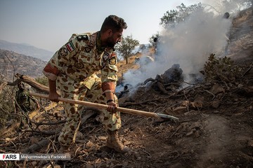 مهار آتش سوزی در کوهمره‌سرخی شیراز