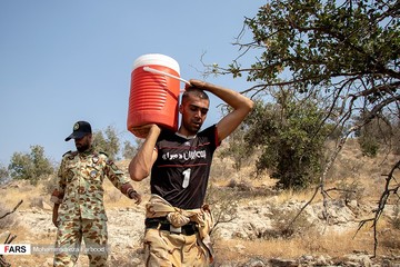 مهار آتش سوزی در کوهمره‌سرخی شیراز