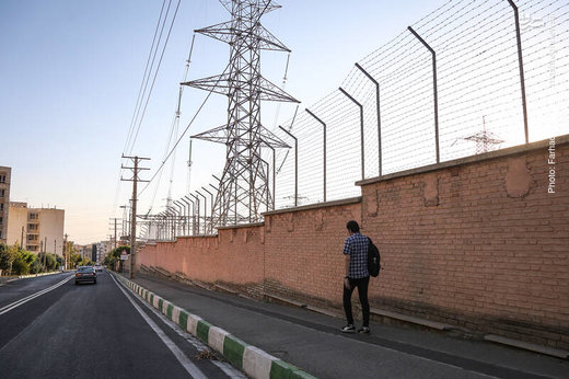 زندگی در مجاورت دکل‌های فشار قوی برق تهران