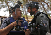 عکس | درگیری خبرنگار صداوسیما با سرباز اسرائیلی