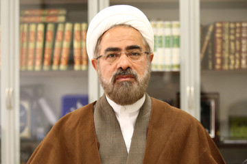 جوادی‌آملی: چرا برخی برای تحریم ظریف کف می‌زنند؟/ برجام عزت کشور را حفظ کرد
