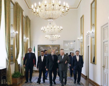 عکس| لاریجانی به دیدار ظریف رفت /حمایت از وزیرخارجه بعد از تحریم از سوی آمریکا