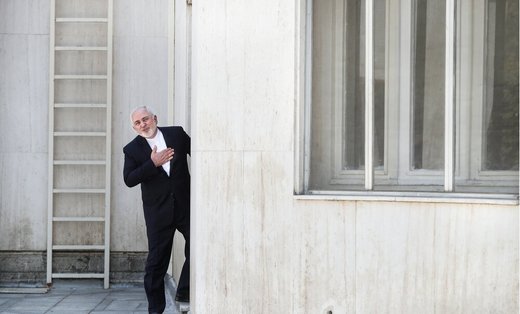 مقر دلواپسان «زبانِ نقرهای» ظریف؛ از توپخانه تا کاخ سفید مقر دلواپسان «زبانِ نقرهای» ظریف؛ از توپخانه تا کاخ سفید