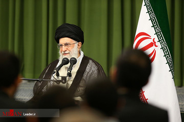 دیدار مدال‌آوران المپیاد‌های علمی و اعضای تیم ملی والیبال جوانان با رهبر معظم انقلاب