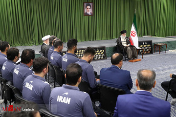 دیدار مدال‌آوران المپیاد‌های علمی و اعضای تیم ملی والیبال جوانان با رهبر معظم انقلاب