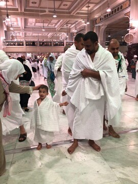 حجاج کوچک را در لباس احرام ببینید