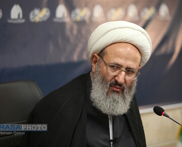 اگر مرجع تقلیدی بخواهد رساله بدهد، جامعه مدرسین باید تایید کند و بعد از مجوز وزارت ارشاد، زیر چاپ برود