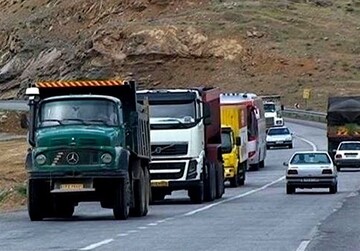 رانندگان عراقی برای حمل و نقل کالاهای ایرانی اعتصاب کردند؛ مرز چذابه بسته شد