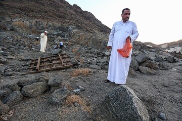 جمع‌آوری سنگ برای رمی جمرات