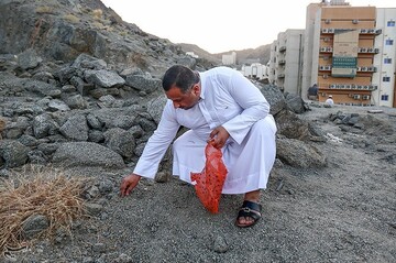 جمع‌آوری سنگ برای رمی جمرات