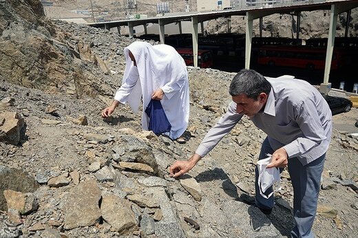 جمع‌آوری سنگ برای رمی جمرات