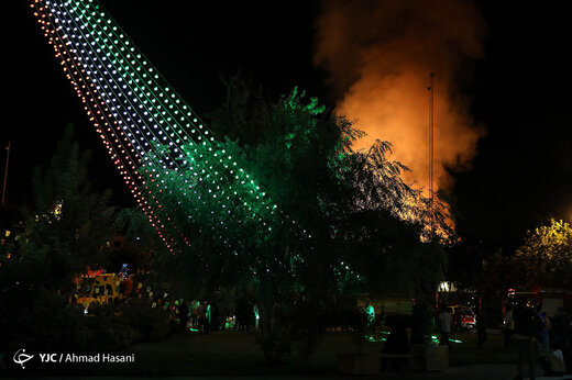 آتش‌سوزی چند باب مغازه، کارگاه تولید نردبام و انبار چوب در مشهد