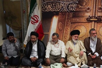 یادواره شهدای منا و مسجدالحرام در سرزمین منا