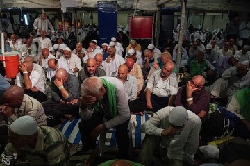 یادواره شهدای منا و مسجدالحرام در سرزمین منا