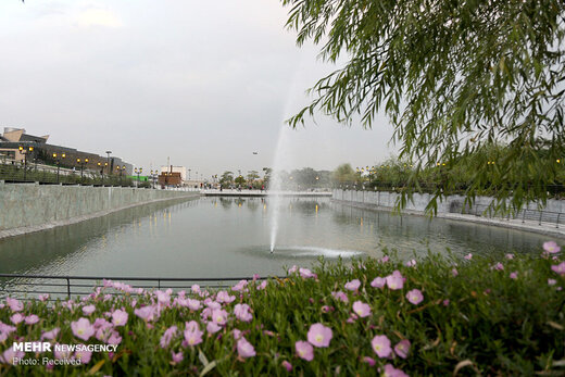 دریاچه و محوطه باغ هنر تهران