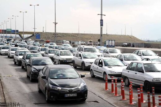 بازداشت‌های جاده مخصوص قیمت‌ها را تکان داد / افت ۱۰۰ تا ۲۵۰ میلیونی قیمت خودروهای خارجی