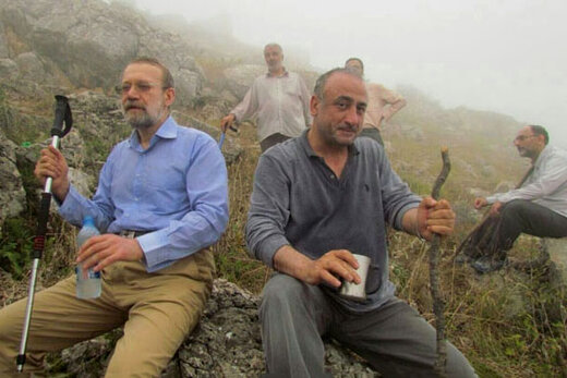 عکسی از علی لاریجانی در حال کوهنوردی عکسی از علی لاریجانی در حال کوهنوردی
