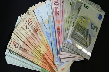 یورو در نیمه کانال ۱۲ هزار تومان/ تلاش ناکام برای بالا رفتن دلار