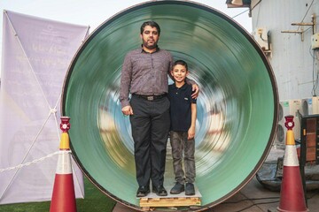 شادی کودک در کنار صنعت