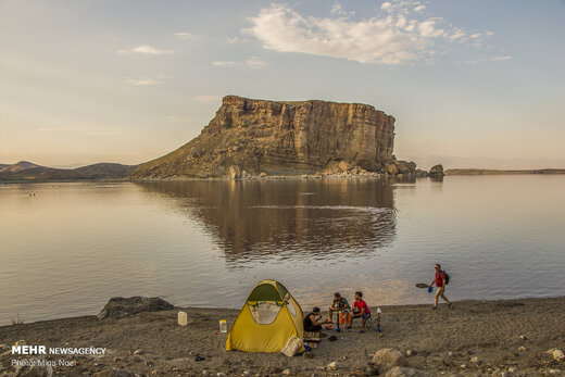 تفریح خانوادگی در دریاچه ارومیه