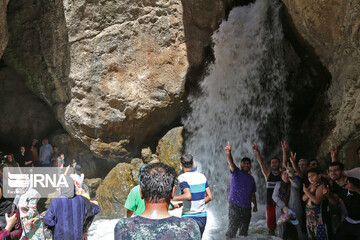 گردشگران در تنگه واشی