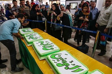 توزیع 80 کیلو کیک توسط سپاه حفاطت فرودگاه اهواز به مناسبت عید غدیر خم