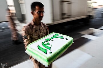 توزیع 80 کیلو کیک توسط سپاه حفاطت فرودگاه اهواز به مناسبت عید غدیر خم