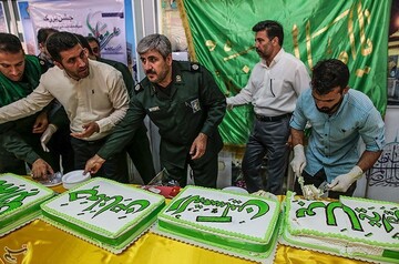 توزیع 80 کیلو کیک توسط سپاه حفاطت فرودگاه اهواز به مناسبت عید غدیر خم